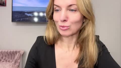 Snapshot of rachelldelicious chatting on 02-04-25, 07:55 Rachel online show from 02-04-25, 07:55