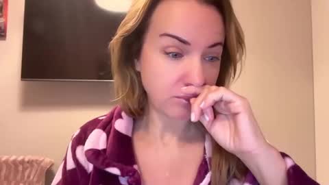 Snapshot of rachelldelicious chatting on 02-12-25, 06:08 Rachel online show from 02-12-25, 06:08