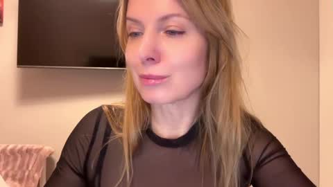 Snapshot of rachelldelicious chatting on 02-14-25, 04:31 Rachel online show from 02-14-25, 04:31