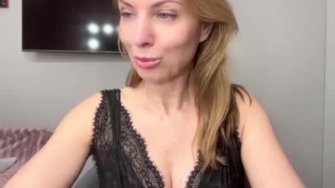 Snapshot of rachelldelicious chatting on 02-21-25, 10:26 Rachel online show from 02-21-25, 10:26