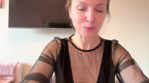 Snapshot of rachelldelicious chatting on 03-05-25, 01:39 Rachel online show from 03-05-25, 01:39