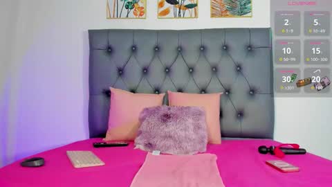 Snapshot of rachellmoon chatting on 01-16-26, 12:47 Rachel online show from 01-16-26, 12:47