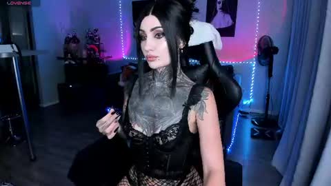 Snapshot of rachelqueen_ chatting on 08-09-26, 09:03 Miko Pleasee help me get 100 likes online show from 08-09-26, 09:03