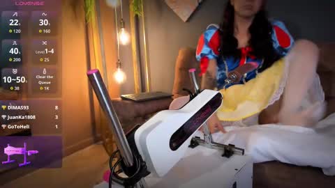 Snapshot of rachelruizz chatting on 10-31-25, 03:24 RACHEL online show from 10-31-25, 03:24