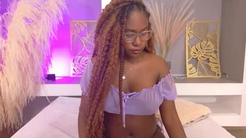 Snapshot of rachelstonne__ chatting on 12-22-25, 12:57 Rachel online show from 12-22-25, 12:57