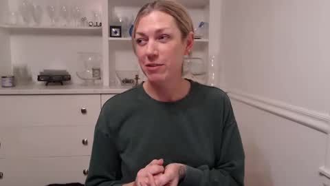 Snapshot of racytracy80 chatting on 02-12-25, 05:15 Racy Tracy online show from 02-12-25, 05:15