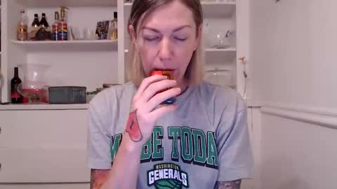 Snapshot of racytracy80 chatting on 02-05-26, 02:11 Racy Tracy online show from 02-05-26, 02:11