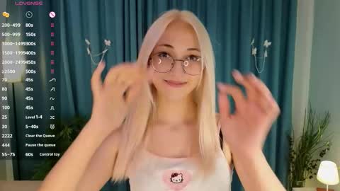 Snapshot of radi_rose chatting on 09-14-25, 09:14 Karina online show from 09-14-25, 09:14