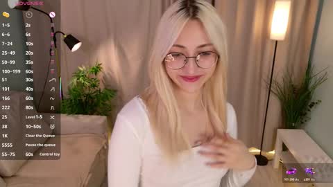 Snapshot of radi_rose_ chatting on 11-07-25, 09:15 Karina online show from 11-07-25, 09:15