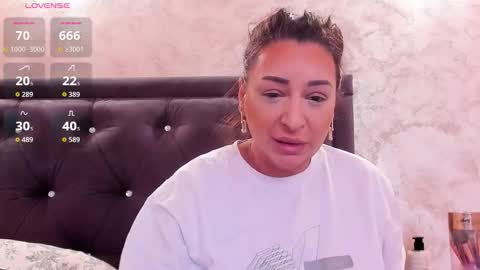 Snapshot of raelledarkstar chatting on 01-09-26, 10:29 raelledarkstar online show from 01-09-26, 10:29