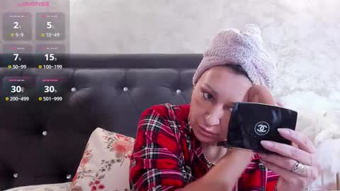 Snapshot of raelledarkstar chatting on 02-09-26, 11:47 raelledarkstar online show from 02-09-26, 11:47