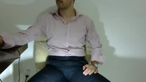 Snapshot of rafaelssk chatting on 01-12-26, 09:25 elenacam online show from 01-12-26, 09:25