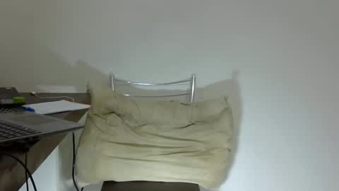 Snapshot of rafaelssk chatting on 01-17-26, 01:05 elenacam online show from 01-17-26, 01:05