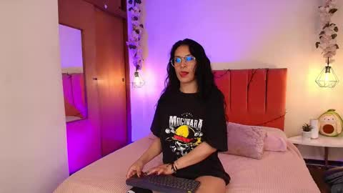 Snapshot of raia_ chatting on 01-18-26, 03:32 Raia online show from 01-18-26, 03:32