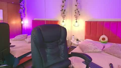 Snapshot of raia_ chatting on 02-14-26, 03:25 Raia online show from 02-14-26, 03:25