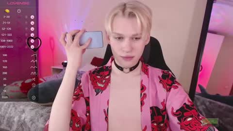 Snapshot of rainbow__salt chatting on 12-25-24, 11:54 Mike online show from 12-25-24, 11:54