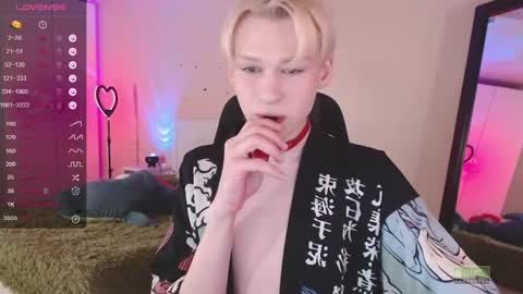 Snapshot of rainbow__salt chatting on 01-03-25, 11:46 Mike online show from 01-03-25, 11:46