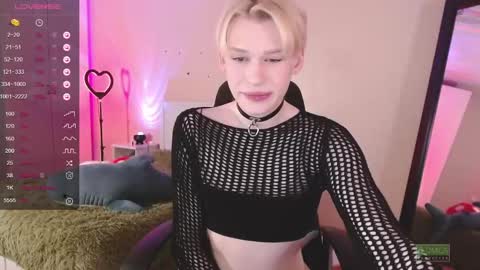 Snapshot of rainbow__salt chatting on 01-04-25, 12:05 Mike online show from 01-04-25, 12:05