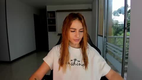 Jennyindependent model . online show from 02-13-25, 10:22