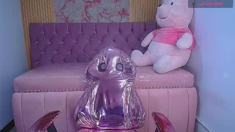 Snapshot of rainbowlover_ch chatting on 10-18-25, 05:43 Rainy online show from 10-18-25, 05:43