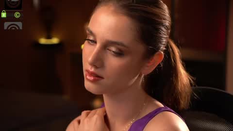Raisa online show from 05-31-26, 05:20