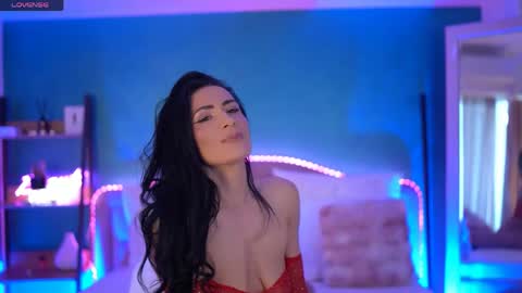 Snapshot of raisavawn chatting on 05-29-26, 06:33 RaisaVawn online show from 05-29-26, 06:33