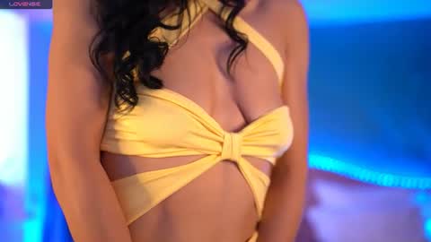 Snapshot of raisavawn chatting on 06-27-26, 06:29 RaisaVawn online show from 06-27-26, 06:29