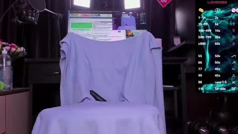 Laura online show from 02-18-25, 03:42