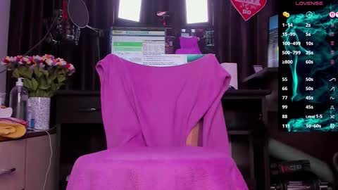 Laura online show from 09-29-25, 02:38