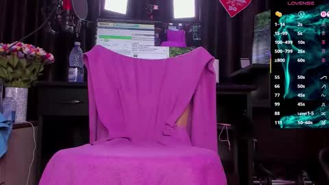 Laura online show from 12-22-25, 03:25