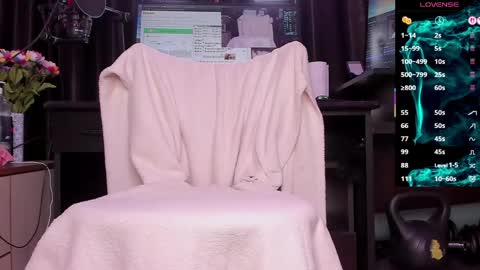 Laura online show from 05-18-26, 02:51