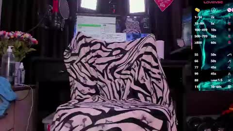 Snapshot of raissa_sky26 chatting on 07-09-26, 11:47 Laura online show from 07-09-26, 11:47