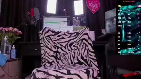 Snapshot of raissa_sky26 chatting on 07-13-26, 02:25 Laura online show from 07-13-26, 02:25