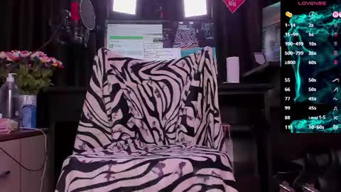 Snapshot of raissa_sky26 chatting on 07-20-26, 02:59 Laura online show from 07-20-26, 02:59
