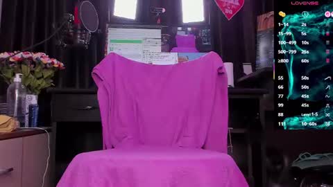 Snapshot of raissa_sky26 chatting on 07-27-26, 02:18 Laura online show from 07-27-26, 02:18