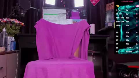 Snapshot of raissa_sky26 chatting on 07-30-26, 02:32 Laura online show from 07-30-26, 02:32