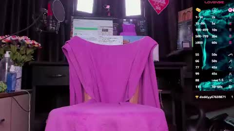 Snapshot of raissa_sky26 chatting on 08-01-26, 02:33 Laura online show from 08-01-26, 02:33