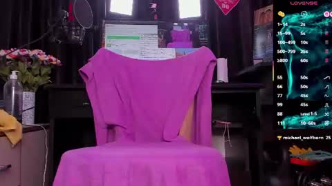 Snapshot of raissa_sky26 chatting on 08-06-26, 02:24 Laura online show from 08-06-26, 02:24