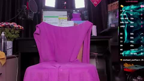 Snapshot of raissa_sky26 chatting on 08-07-26, 02:24 Laura online show from 08-07-26, 02:24