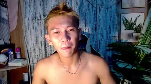 Snapshot of ralfhuge24 chatting on 10-15-25, 09:53 ralfhuge24 online show from 10-15-25, 09:53