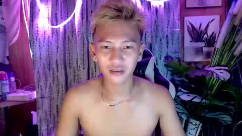 Snapshot of ralfhuge24 chatting on 10-16-25, 11:33 ralfhuge24 online show from 10-16-25, 11:33