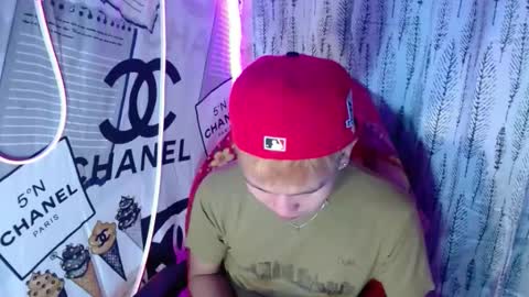 Snapshot of ralfhuge24 chatting on 12-15-25, 11:47 ralfhuge24 online show from 12-15-25, 11:47