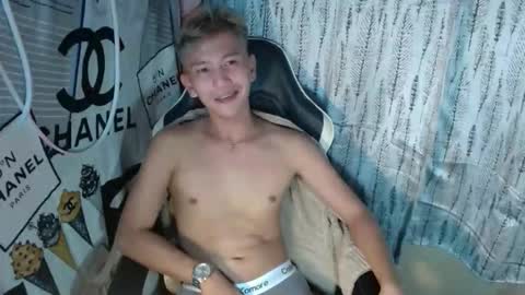 Snapshot of ralfhuge24 chatting on 12-16-25, 05:45 ralfhuge24 online show from 12-16-25, 05:45