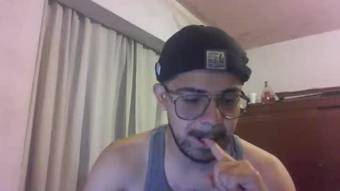 Snapshot of ralphillips25 chatting on 12-19-25, 05:03 ralphillips25 online show from 12-19-25, 05:03