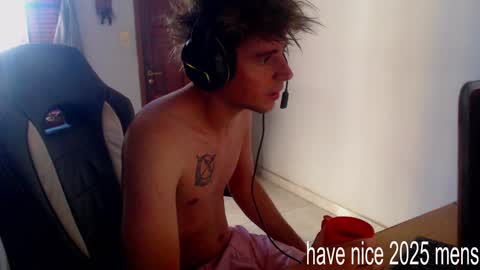 Snapshot of ramisexyloveyou chatting on 01-02-25, 01:19 Ramiro online show from 01-02-25, 01:19