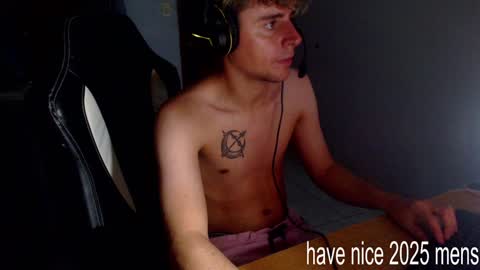 Snapshot of ramisexyloveyou chatting on 01-03-25, 12:43 Ramiro online show from 01-03-25, 12:43