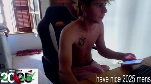 Snapshot of ramisexyloveyou chatting on 01-03-25, 01:03 Ramiro online show from 01-03-25, 01:03