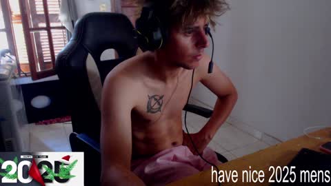 Snapshot of ramisexyloveyou chatting on 01-03-25, 06:24 Ramiro online show from 01-03-25, 06:24