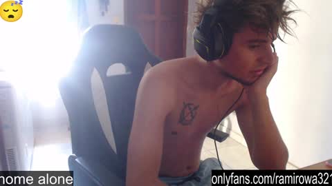 Snapshot of ramisexyloveyou chatting on 01-20-25, 01:21 Ramiro online show from 01-20-25, 01:21
