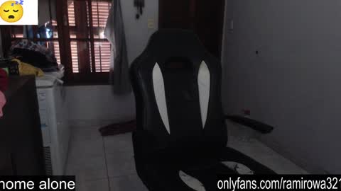 Snapshot of ramisexyloveyou chatting on 01-21-25, 12:39 Ramiro online show from 01-21-25, 12:39